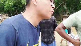 বন্যা ক্ষতিগ্রস্তদের উপহার বিতরণ