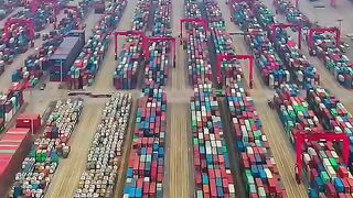 ТЕРМИНАЛЪТ НА ПРИСТАНИЩЕ ШАНХАЙ