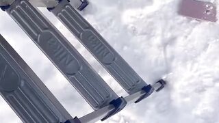 Лопатой разбиваю айфон жены ????