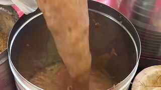 Sirf_40_Rs_ki_ye_Kachori_hai_Civil_Lines_Delhi_ki_jaan