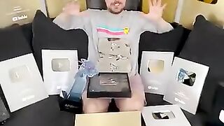 All my yt play buttons ????