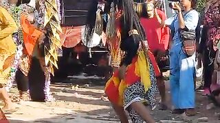 Lomba karnaval drama cerita raden peaing