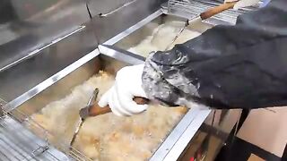 Selling 20 tons per month?! Popular Korean Fried Chicken "Dakgangjung" / Korean Street Food