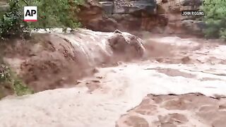 Hikers recount evacuating during Grand Canyon flash flood