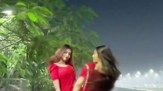 reaction dance girl