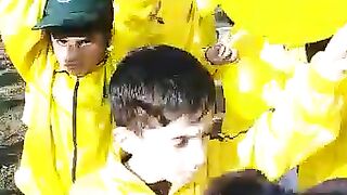 Yellow team field me  shor krty Hoye