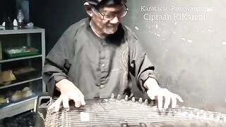 PLAYING THE SUNDANESE LUTE