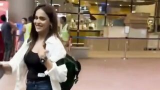 Genelia Deshmukh Spotted At The Airport Viral Masti Bollywood