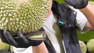 BUAH DURIAN