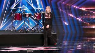 17-Year-Old Mia Morris Delivers an Original Audition as a One Woman Band  AGT 2022