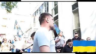 РОДНИНИТЕ НА УКРАИНСКИТЕ ПЛЕННИЦИ ПРОТЕСТИРАТ ПРЕД ЧЕРВЕНИЯ КРЪСТ В КИЕВ