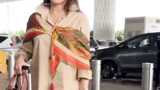 Bhagyashree Spotted At The Airport #bhagyashree #shorts #viral #youtubeshorts #trending #shortvideo #ytshorts