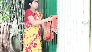 বাথরুমে  ছি