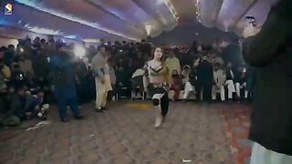 Rimal Ali  shah  danse on floor