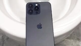 Кинул айфон в унитаз ????????