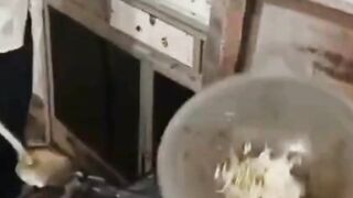 Viral Tukang Mie Rebus Ngamuk
