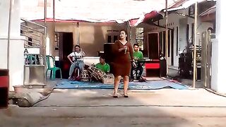 Aksi Artis Pinggir Jalan
