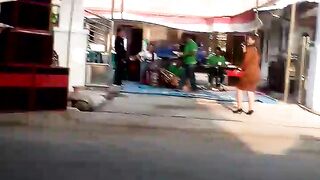 Artis Mengundang Pengguna Jalan Untuk Ikut Nyanyi