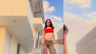 Indian Ĝirl Yukta Dance