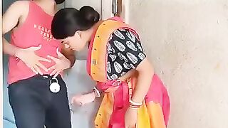 ঠাকুরপো টুনটুনি তে তালা কেন.