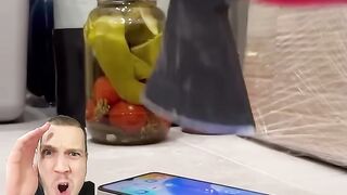 Зачем он разбивает все свои новые телефоны
