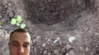 Зачем он зарыл свой телефон в землю