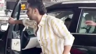 Varun Dhawan Spotted At Airport #varundhawan #short #youtubeshort #shorts #trending #viral #shortvideo