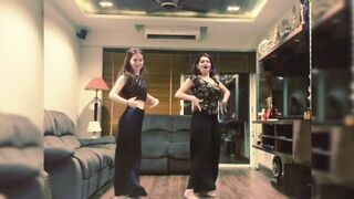 Indian Girl Kareena Singh Dance