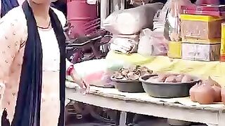 হাসিতে হাসিতে কাপড় নষ্ট হয়ে যাবে