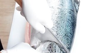 CUTTING SALMON FISH