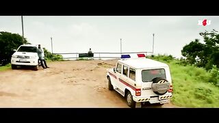 ऋतिक रोशन ने मंत्री के भाई को मार डाला - Kaabil (Deleted Part - 5)