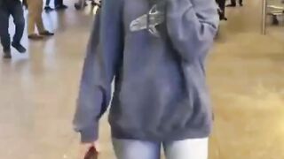 Ananya Panday Glows In her Casual Airport Look #ananyapanday #short #youtubeshort #shorts #trending #viral #shortvideo