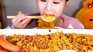 Mukbang mie pedas korea