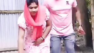 রোমিওর শোনার দোকানে তালা মারা কেনো