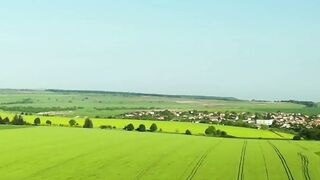 BEAUTIFUL SECENES OF NATURE THAT LOOKS IN WHICH GREEN FIELDS ARE LOOKS BEAUTIFUL