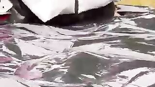 ŞİDDETLİ YAĞMURDA ÇADIRI ZOR KURDUK