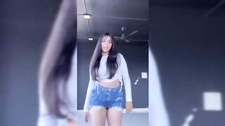 Indian Girl Salvi Kapoor Dance 16