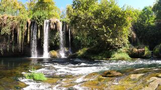Air terjun menarik bikin takjub