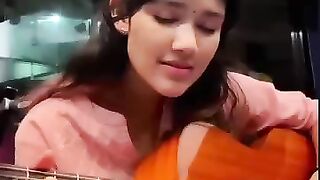 Her Voice  ????  Kisi Shayar Ki Ghazal  @thisisgini
