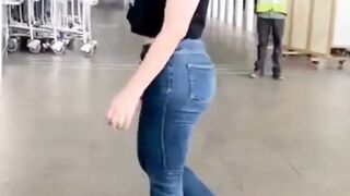 Zareen Khan Spotted At Mumbai Airport #zareenkhan #short #shorts #trending #viral #bollywood #viralshorts
