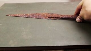 Rusty African Spear vs Modern Weapons Which is BETTER for Zombie Survival?