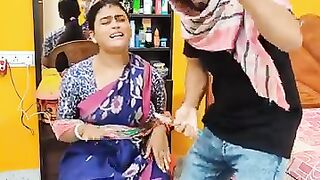 পাশের বাড়ির ভাবিকে ধরে