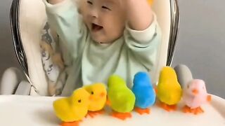 Mainan ayam lucu