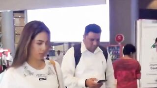 Mira Rajput spotted at the airpirt in chic style! #mirakapoor #shorts #viral #youtubeshorts #trending #shortvideo #ytshorts