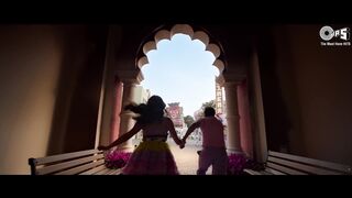 Tujhko Mirchi Lagi Toh Main Kya Karoon ｜ Coolie No