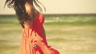 Amazing Girl Flaunts Her Body