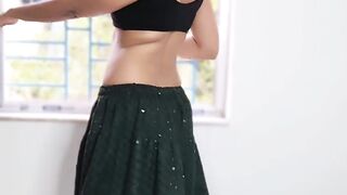 Beautiful Girl Flaunts Her Body 3