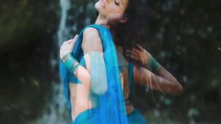 Gorgeous Girl Dance in the Water
