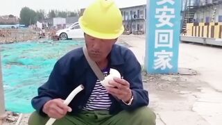 Tom kakuke khabar ane dilo