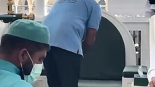 تجهيز منبر 'خطيب الجمعة' في المسجد الحرام ????
